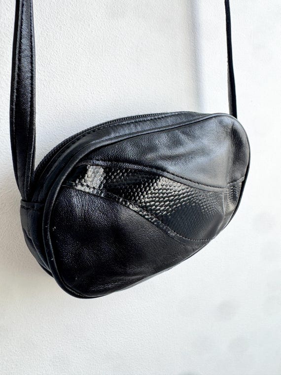 Vintage Black Leather Oval Crossbody Bag , Small 80s Boho Minimalist Purse, Retro Paneled Texture Evening Bag, Timeless Mini Shoulder Bag