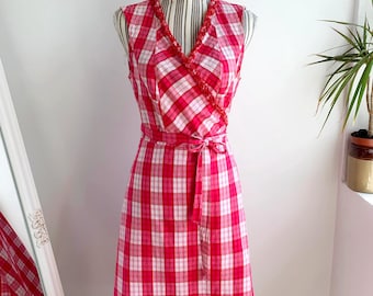 Vintage Y2K katoenen wikkeljurk voor dames, plus maat L, Slevelless gegolfde midi-jurk met V-hals en ceintuur, wit roze geruite retro zomerkleding