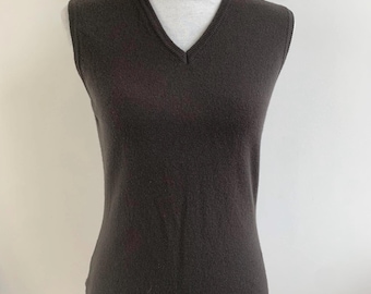 Chaleco de punto Benetton vintage de los 90, 100% lana, talla S para mujer; jersey de punto color marrón caqui con cuello en V; jersey clásico minimalista estilo preppy sin mangas.