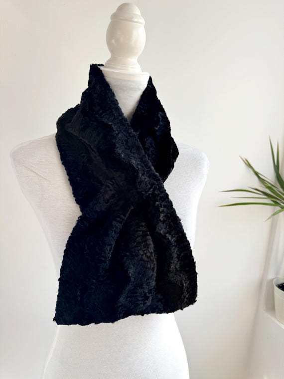 Vintage Black Pull Through Scarf, Faux Fur Keyhole Neck Warmer, Elegant Crushed Velvet Evening Wrap, 90s Winter Cowl Scarf, Coat Accessory