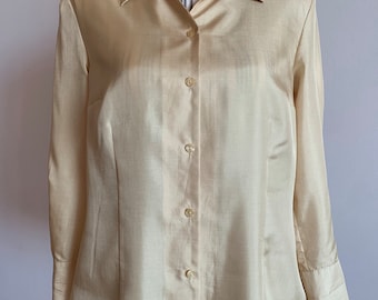 Camisa vintage de los años 90 con botones color champán para mujer, talla M, camisa de satén sedoso con hombreras y cuello dorado claro, blusa de manga larga color amarillo pálido