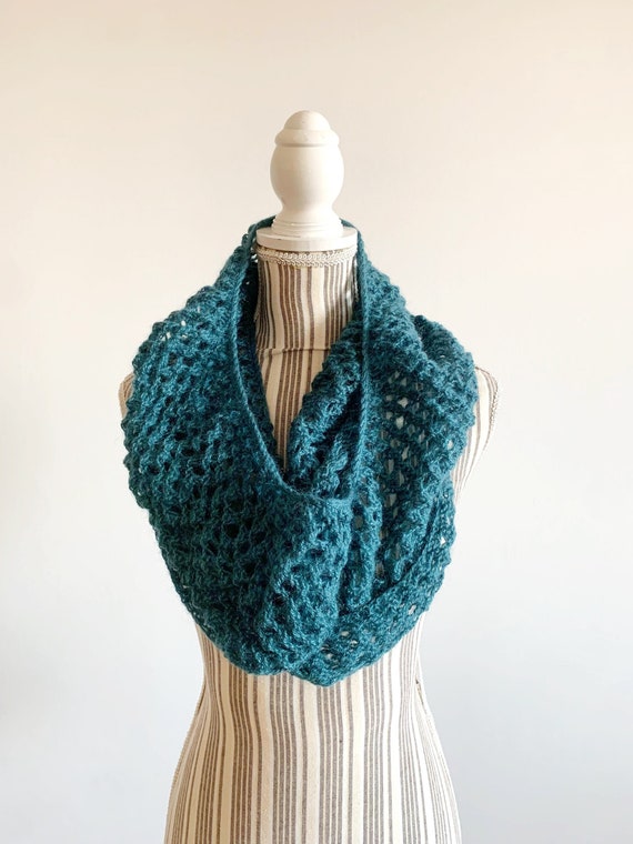 Turquoise Blue Loop Scarf, Versatile Chunky Knit Scarf, Teal Blue Infinity Scarf, Crochet Cowl, Cozy Wool Neck Warmer, Warm Winter Snood