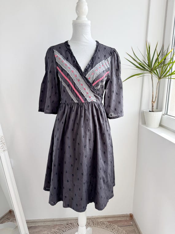 Vintage Y2K Cottagecore Dress, Folk Floral Embroidered 100% Cotton Boho Dress, Grey Lace Summer Wrap Dress, Boho Prairie Mini Sundress L XL