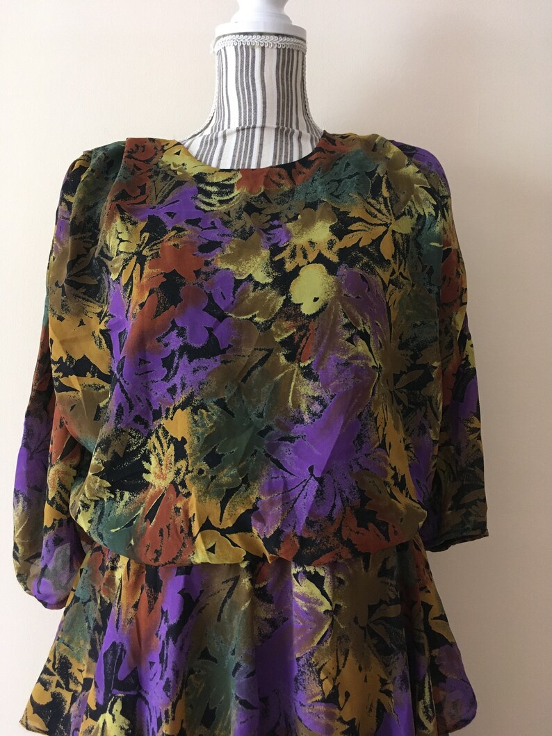 Vestido vintage de los años 80 con hojas de otoño, vestido floral transparente, vestido midi fluido con falda en capas, vestido asimétrico con estampado abstracto, atuendo de otoño imagen 5