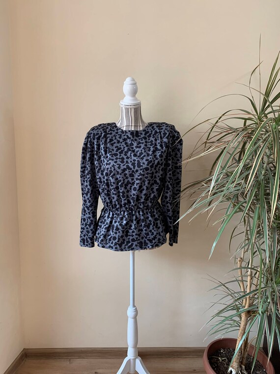 Vintage 80s Long Puff Sleeve Peplum Blouse for Women Size M, Black and Grey Shoulderpad Top, Loose Fit Gathered Waist Wide Shoulders Shirt