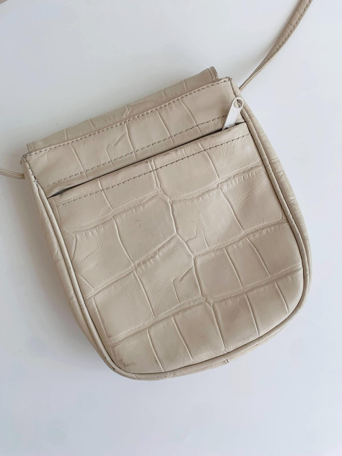 Beige Leather Crossbody Bag for Women, Vintage 90s Small Shoulder Purse, Crocodile Embossed Tiny Leather Satchel, Mini Vertical Handbag, foto 4 di 5