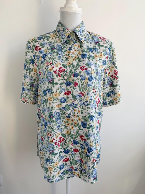 Vintage 80s Light Floral Blouse Size L, Oversized Pastel Viscose Shirt, Retro Romantic Cottagecore Top, White Blue Short Sleeve Button Up