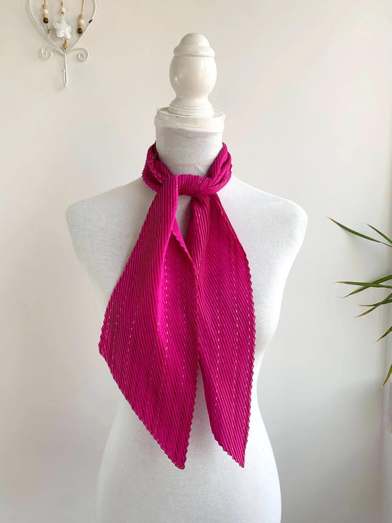 Vintage 70s Fuchsia Pleated Neck Scarf, Hot Pink Gold Lamé Scarf Made in Italy, Narrow Bag Scarf, Retro Hair Scarf, 70s Disco Accessory