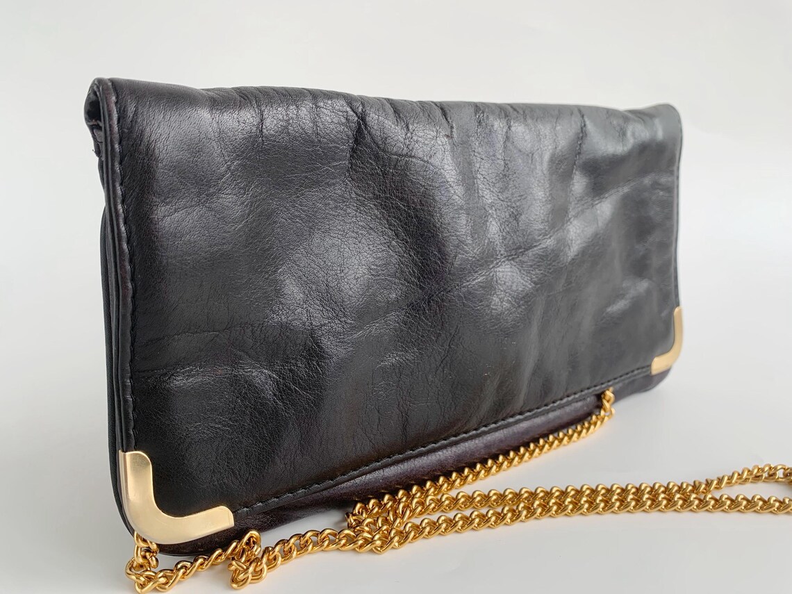 Vintage Black Leather Bag with Golden Chain Strap, Genuine Leather Shoulder Purse, Small Clutch Wallet for Woman, 80s Slim Envelope Handbag, foto 4 di 5