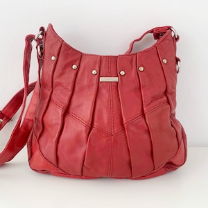 Sac à bandoulière en similicuir rouge, sac à main hobo moyen, sac messager en vinyle, sac à main fourre-tout à fermeture éclair, sac à main cartable en cuir végétalien vintage