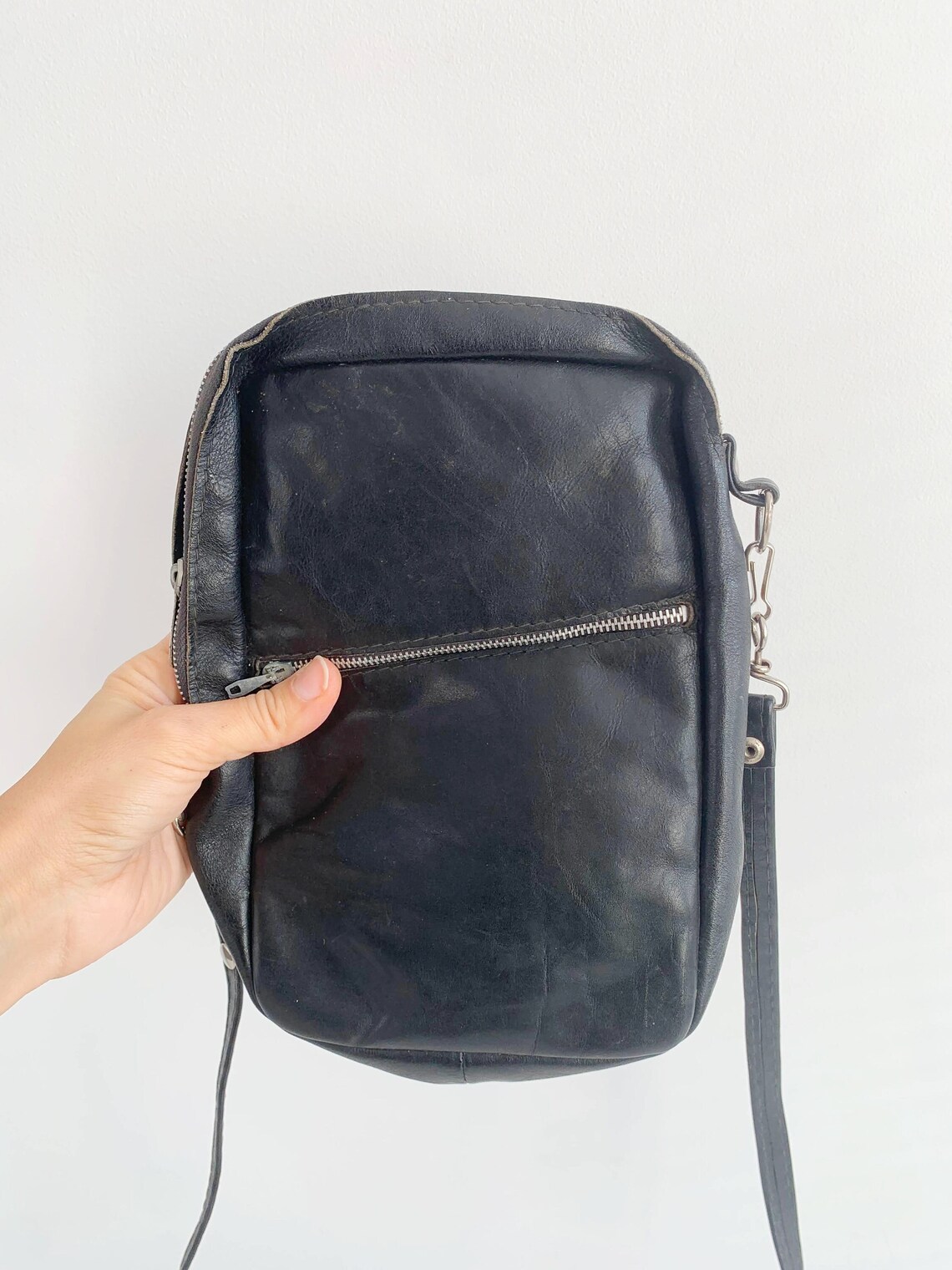 Vintage 80s Genuine Leather Phone Bag, Small Black Leather Bag, Men’s Travel Organizer, Zipper Clutch Wallet, Unisex Mini Document Handbag, foto 1 di 5