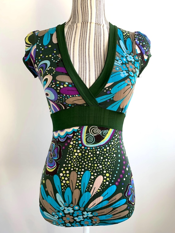 Vintage 90s Slim Fit Top Size XXS / XS, Y2K 2000s Floral Paisley Stretchy Blouse, Fitted V Neck Grunge Top, Green Blue Purple Tie Back Shirt