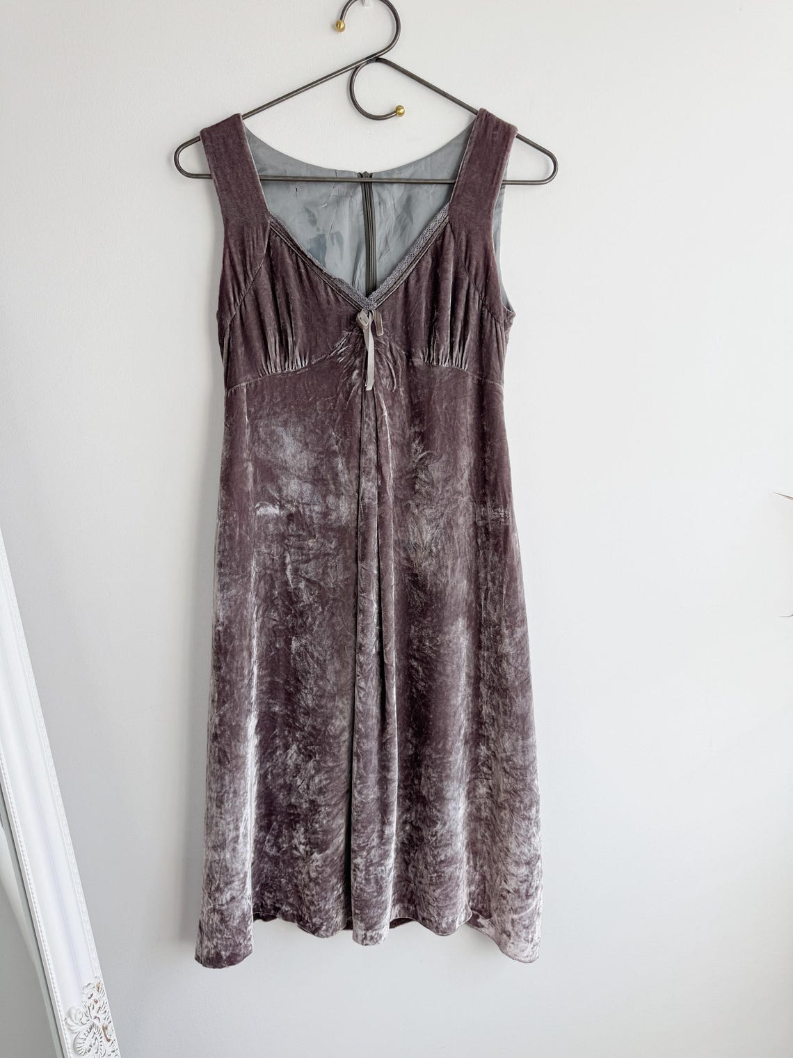 Vintage 100% Silk Velvet Dress, Silver Grey Empire Waist Cocktail Dress, Romantic 90s Grunge Formal Dress, Sleeveless Midi Evening Gown XS, photo 2 sur 5