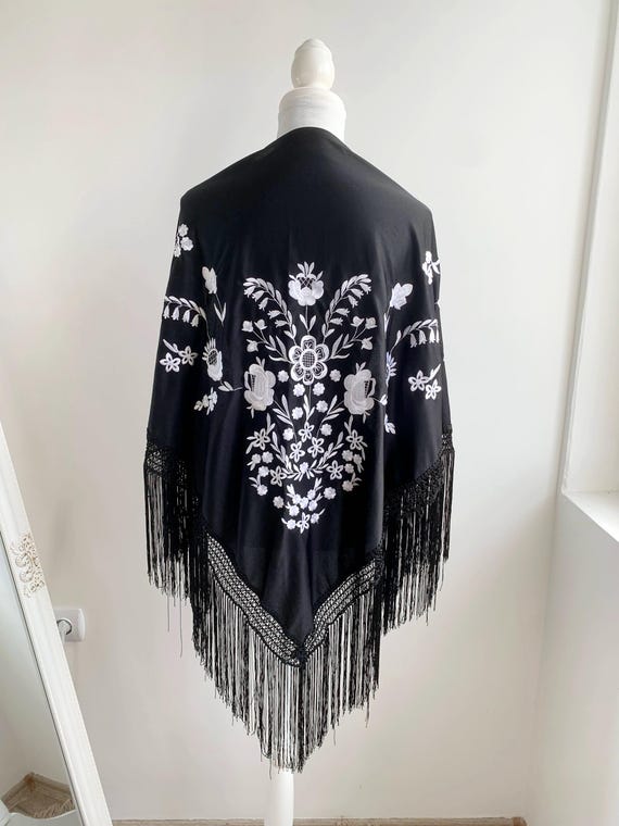 Black Floral Triangle Piano Shawl Wrap With Tassels & White Embroidered Flowers, Gypsy Boho Fringed Scarf, Retro Bohemian Festival Cover Up
