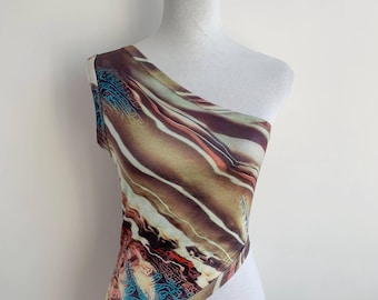 Top asimétrico de un solo hombro estilo vintage Y2K, talla S/M, blusa con estampado abstracto en marrón y azul, top estilo grunge retro de los 90, camiseta corta con estética de los 2000.