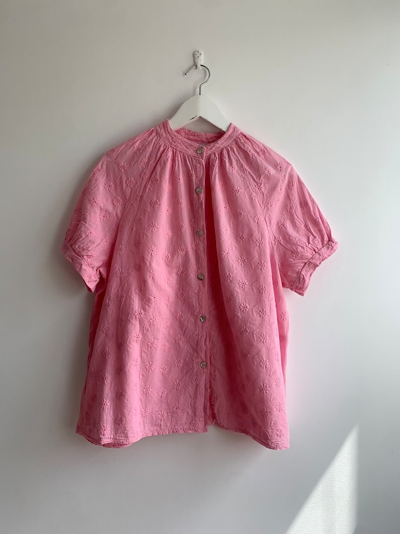 Pink Eyelet Lace Top, Boho Chic Cotton Top, Short Puff Sleeve Blouse, Vintage 90s Cottage Core Dirndl Shirt, High Neck Summer Peasant Blouse