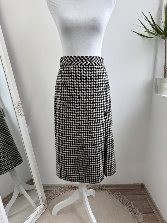 Vintage 70s Houndstooth Wool Skirt, Midi Pencil Skirt, Black White High Waisted Skirt with Side Slit, Kick Pleat Warm Winter Skirt Size S