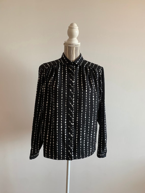 Black and White Button Up Shirt for Women, Vintage 80s Long Sleeve Collared Shirt, Novelty Print Blouse, Cutaway Collar Retro Top Size M