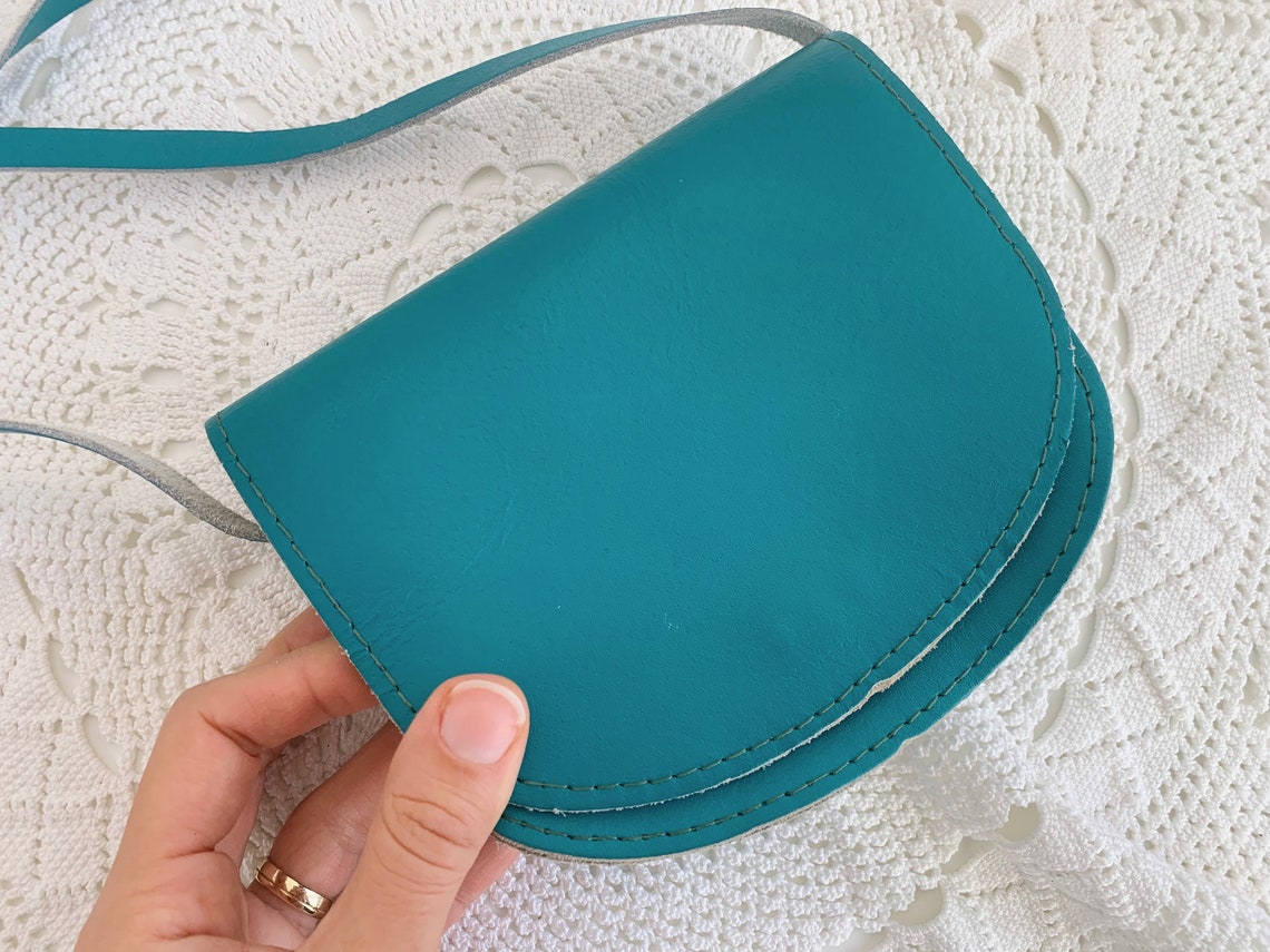 Turquoise Blue Small Leather Crossbody Bag for Women, Vintage 80s Teal Leather Cross Body, Blue Green Mini Handbag, Shoulder Satchel Purse, foto 1 di 5