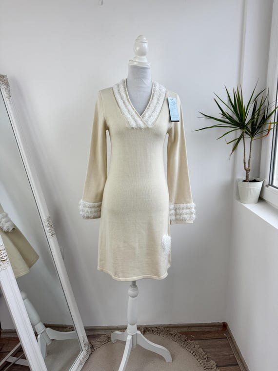 Vintage Y2K Wool Knit Sweater Dress M, Cream Beige Shaggy Trim V Neck Mini Dress, Cottagecore Valentine's Day Heart Pullover Tunic Jumper