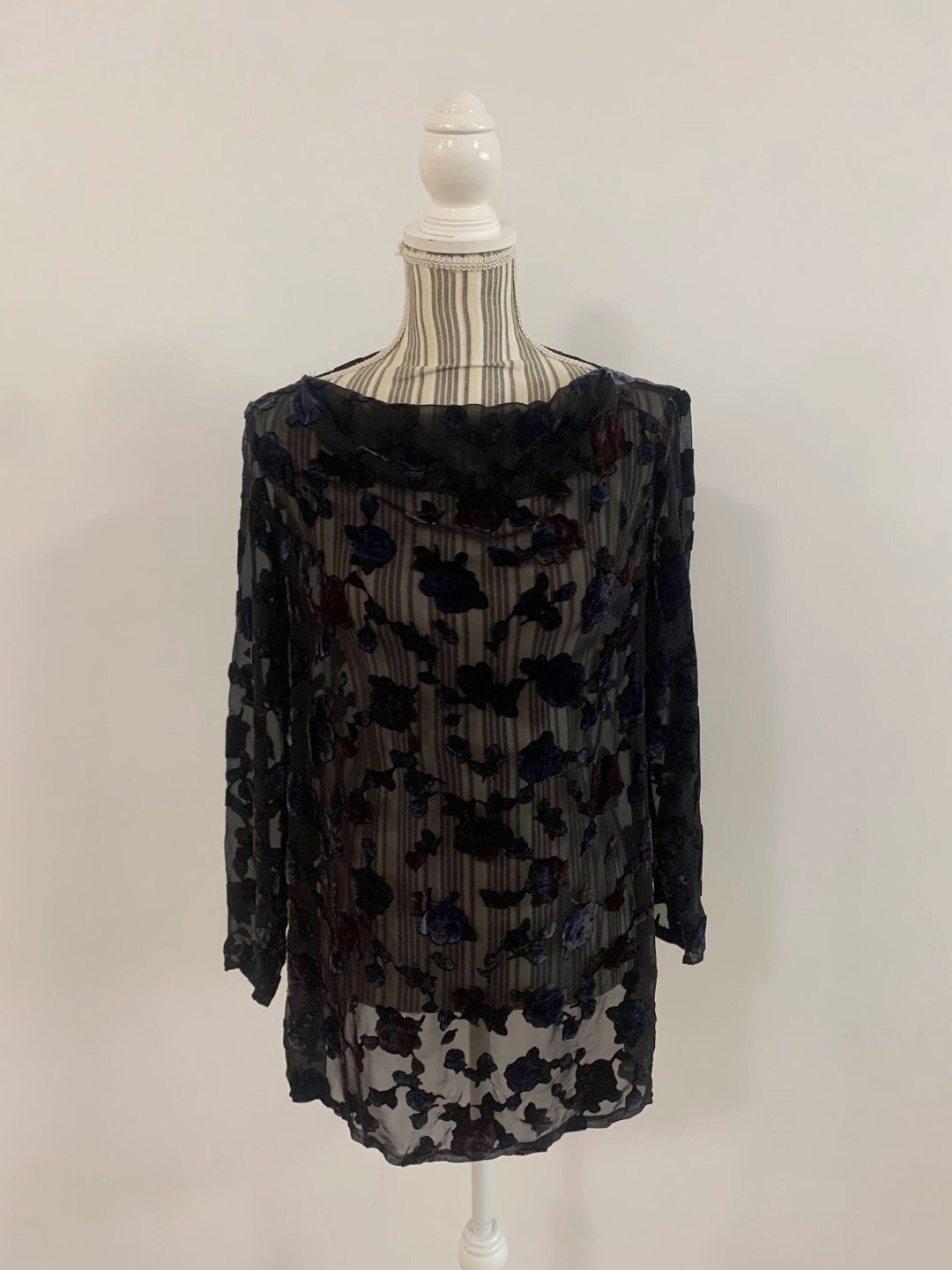 Women's Vintage Floral Print Velvet Balloon Sleeve Shirt main image 0