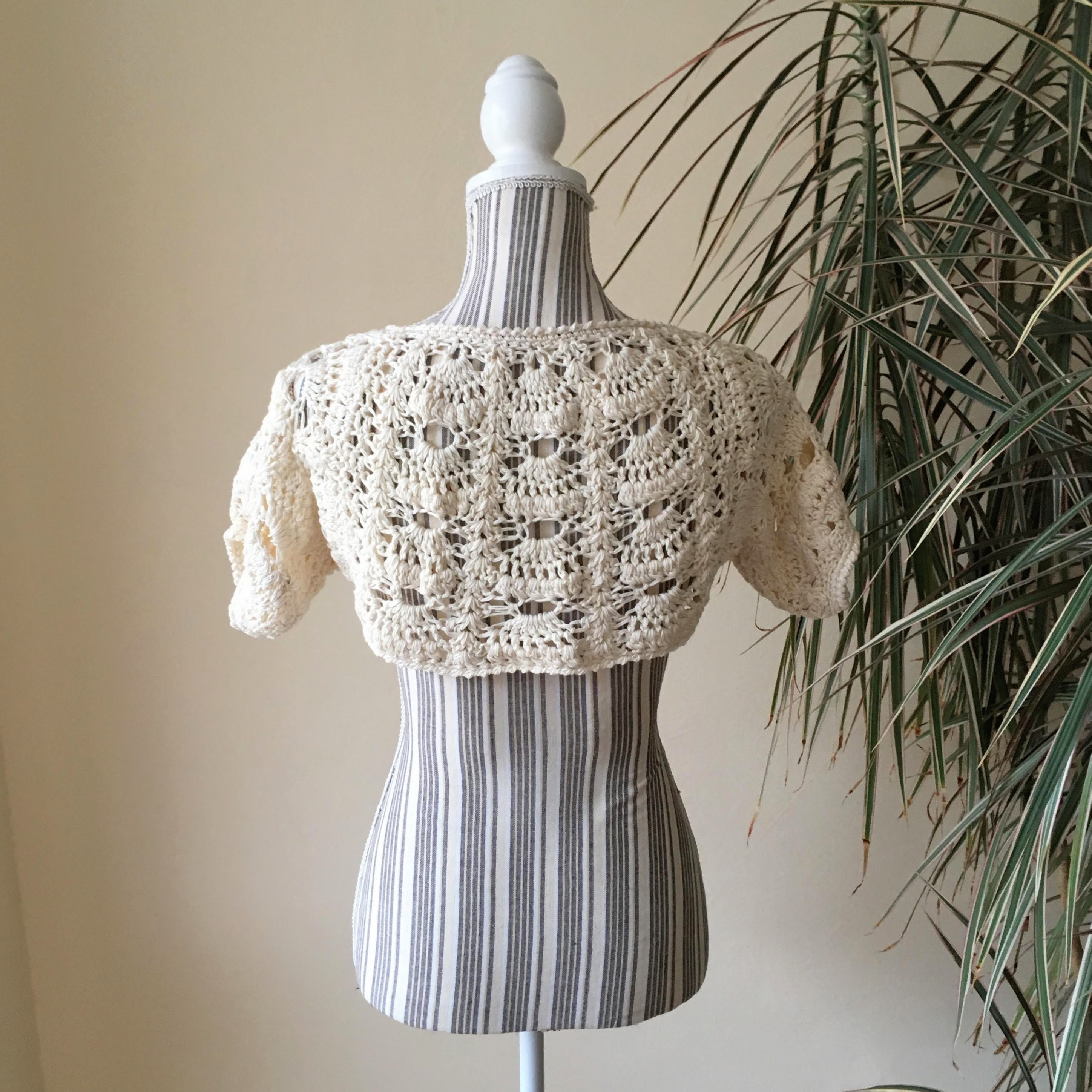 Off white shrug online deals