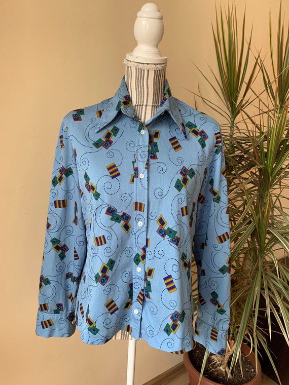 Vintage 70s Button Down Collared Shirt for Women Size L, Light Blue Abstract Floral Novelty Blouse, Pointed Dagger Collar Boho Hippie Top
