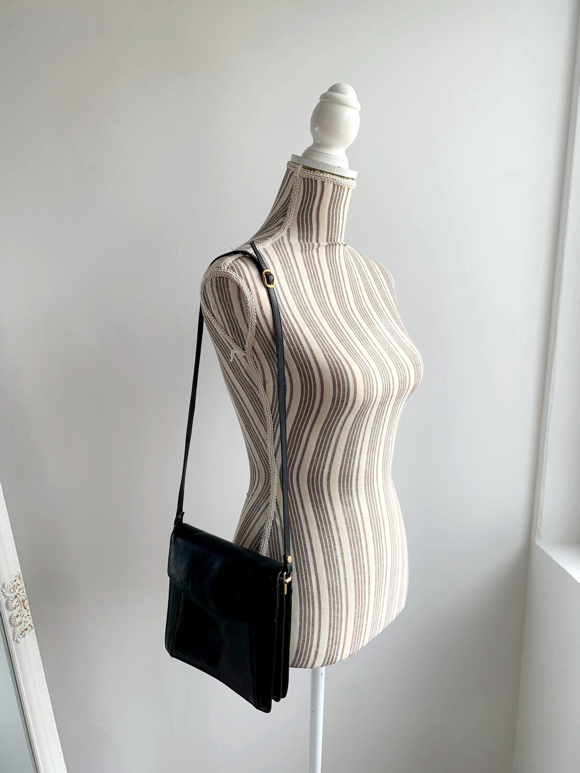 Vintage 90s LaModa Black Leather Shoulder Bag for Women, Real Leather Shoulder Purse, Small Structured Envelope Purse, Boxy Mini Handbag, foto 2 di 5