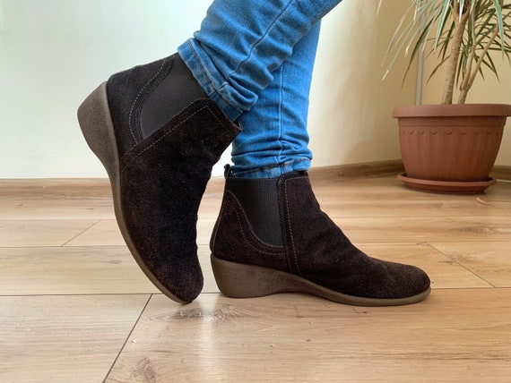 Vintage Chelsea Boots for Women Size 39, UK 6, US 8, Suede Leather Ankle Boots, Dark Brown Suede Boots, Wedge Heel Boots, Low Walking Shoes
