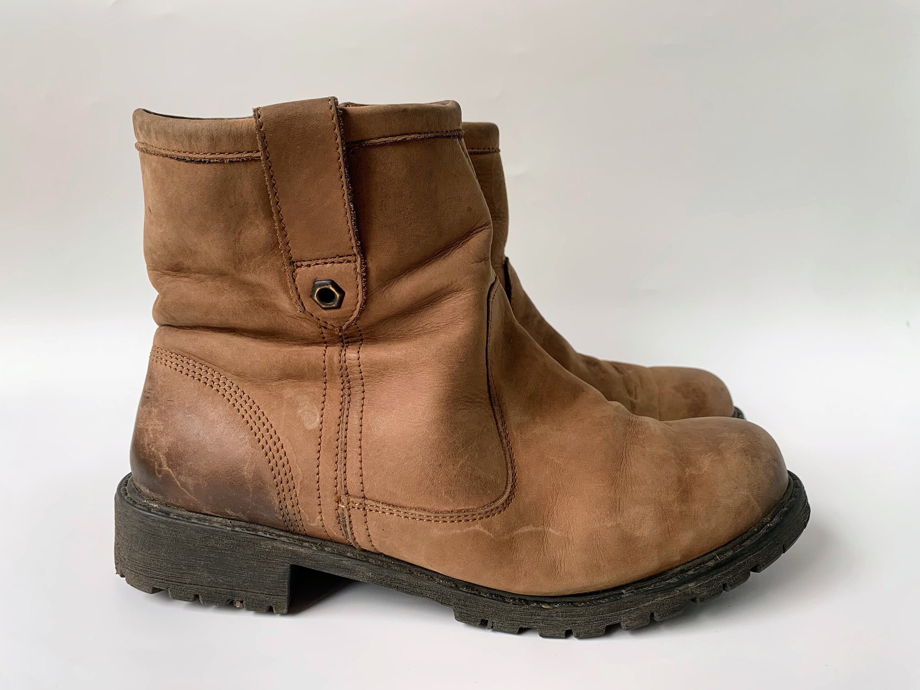 Winter Leather LED Boots Brown » Petagadget