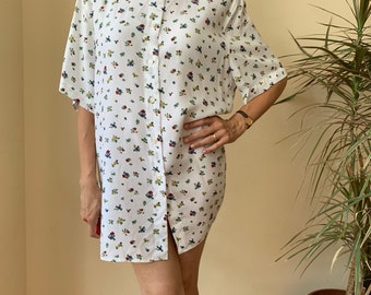 Vintage White Ditsy Floral Summer Shirt Size L, Oversized Short Sleeve Collared Top for Women, Retro 80s Modest Loose Fit Button Up Blouse