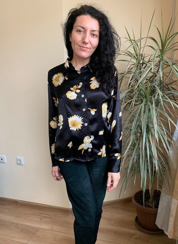 Vintage Black Floral Shirt Size S, 90s Silky Viscose Blouse, Black Satin Top With Yellow Flowers, Dagger Collar Long Sleeve Button Up Shirt