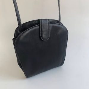 Bolso bandolera pequeño vintage de los años 90, bolso bandolera de piel auténtica desgastada para mujer, minibolso de hombro retro de piel auténtica en color negro
