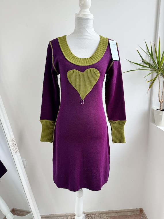 Vintage Y2K 100% Wool Midi Sweater Dress - Purple Pullover Tunic Jumper with Green Heart Appliqué, Size M, Never Worn, New With Tags
