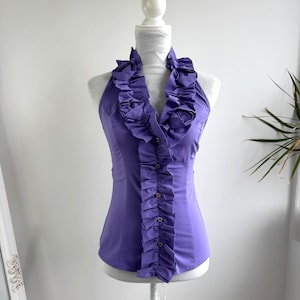 Haut dos nu à volants violet, blouse d'été sans manches, chemise boutonnée à volants sur le devant, encolure jabot, dos smocké, style vintage années 2000, taille S
