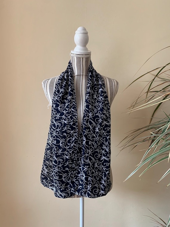 Vintage 90s Navy Blue Neck Scarf With White Floral Elements, Light Semi Sheer Bandana Head Scarf for Women, Oblong Narrow Hair Scarf