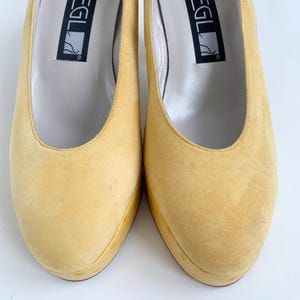 vintage HIEGL yellow suede platform pump with ostrich leather on platform and heel.