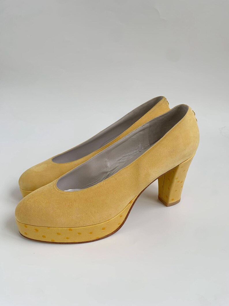 vintage HIEGL yellow suede platform pump with ostrich leather on platform and heel.