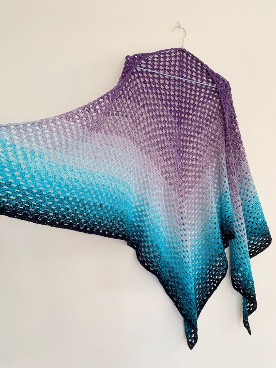 Blue Purple Fishnet Lace Crochet Shawl, Vintage Ha