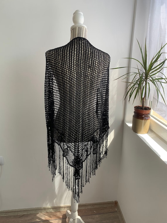 Black Lace Shawl with Tassels, Art Deco Fringed Scarf, 20's Style Flapper Wrap, Art Nouveau Mesh Crochet Shawl, Elegant Evening Cover Up