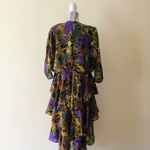 Vestido vintage de los años 80 con hojas de otoño, vestido floral transparente, vestido midi fluido con falda en capas, vestido asimétrico con estampado abstracto, atuendo de otoño imagen 4