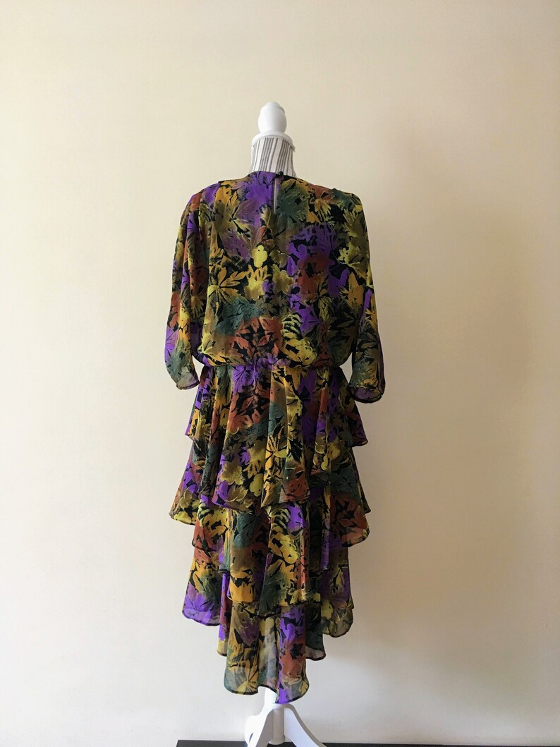 Vestido vintage de los años 80 con hojas de otoño, vestido floral transparente, vestido midi fluido con falda en capas, vestido asimétrico con estampado abstracto, atuendo de otoño imagen 4
