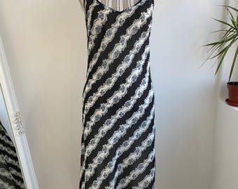 Robe longue sans manches florale vintage noir blanc gris taille S M, robe d'été des années 90 de l'an 2000 avec doublure, robe asymétrique romantique à fines bretelles