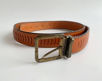 Ceinture en cuir repoussé vintage pour femme, serre-taille bohème chic avec boucle fine en laiton, ceinture skinny effet vieilli marron camel, ceinture bohème