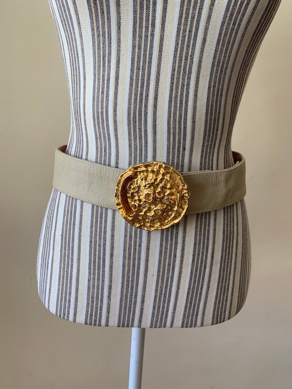 Ivory Soft Leather Belt for Women, Round Gold Tone Embossed Buckle Belt, Vintage Cream Beige Waist Belt, 80s Nude Off White Jeans Belt