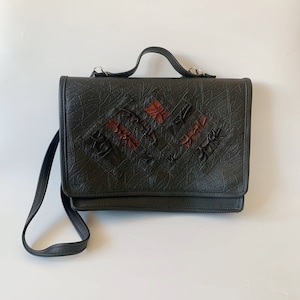 Cartable vintage en cuir végétalien noir avec décoration en cuir véritable marron, grand sac à bandoulière, sac à main en vinyle, sac messager pour femme