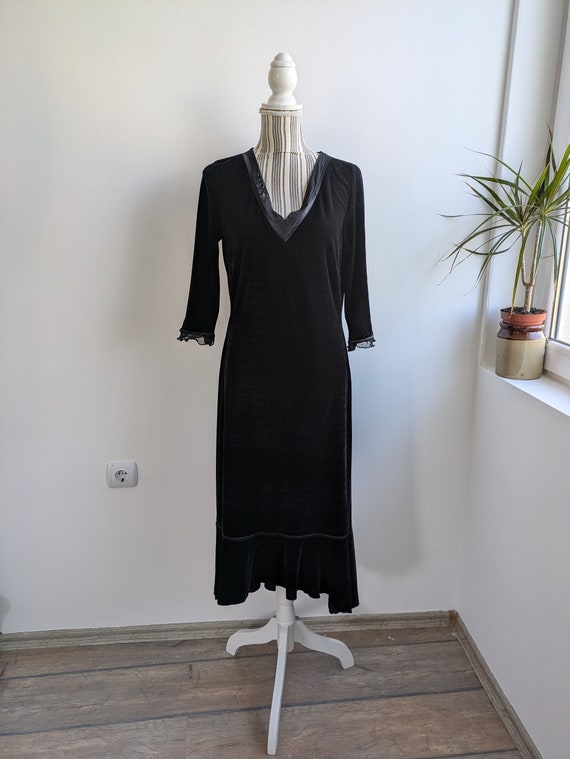 Vintage Black Velvet Dress Size M/L, Soft Plush Grunge Dress, Flared Midi Dress, Long Stretchy Dress, V Neck Half Sleeve Cocktail Party Gown