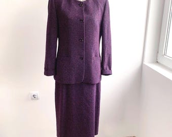 tailleur jupe en tweed de laine violet vintage taille L, ensemble allemand deux pièces des années 90, blazer et jupe crayon Delmod City, tenue universitaire sombre pour femme