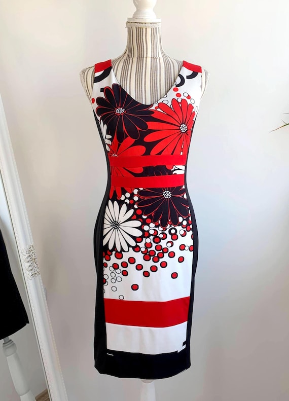 Vintage Y2K Stretchy Bodycon Dress Size S Red White Black Floral Print V Neck Slim Fit Sleeveless Spring Dress Midi Length Back Zipper