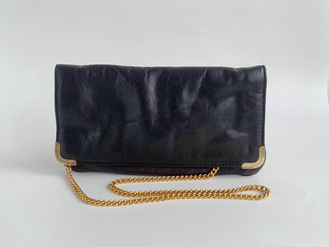 Vintage Black Leather Bag with Golden Chain Strap, Genuine Leather Shoulder Purse, Small Clutch Wallet for Woman, 80s Slim Envelope Handbag, foto 1 di 5